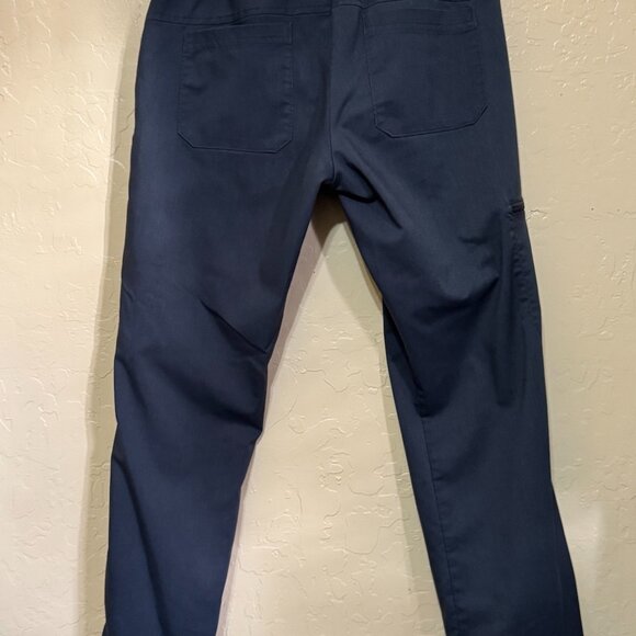 Scrubology Scrubs set in grey - Picture 4 of 13